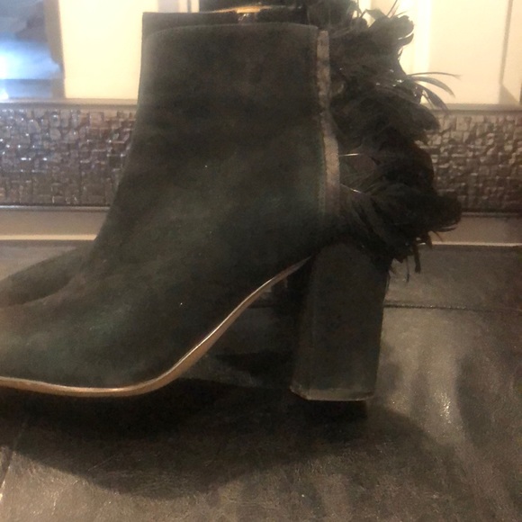 Black suede shoes with feathers - Picture 5 of 5